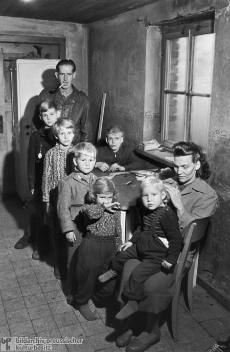 A Family Returns from the Federal Republic to the GDR (1950s)